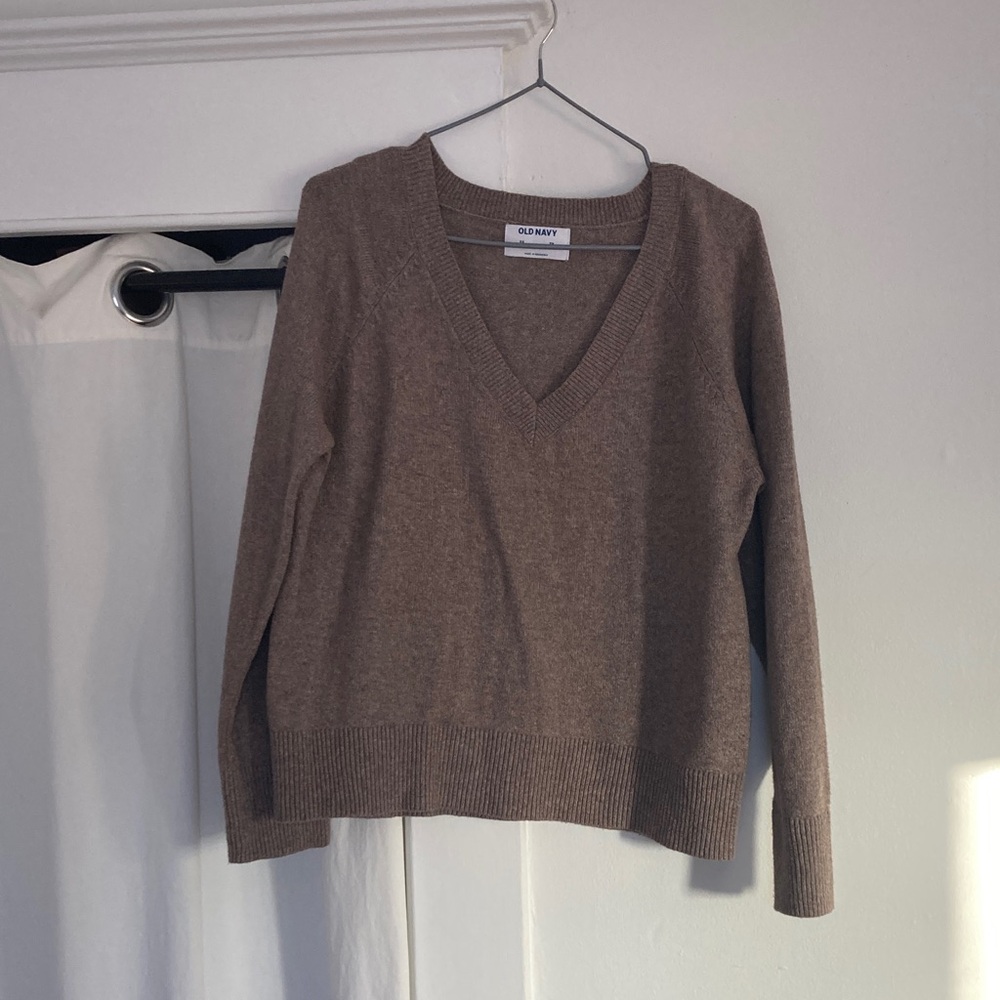 Old Navy Women's V-Neck Sweater in Warm Brown